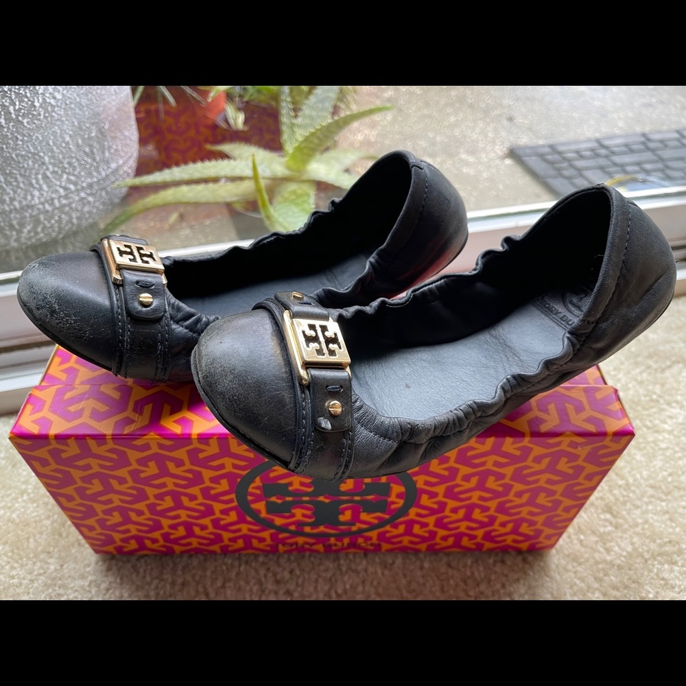 Tory Burch ballet flats in black